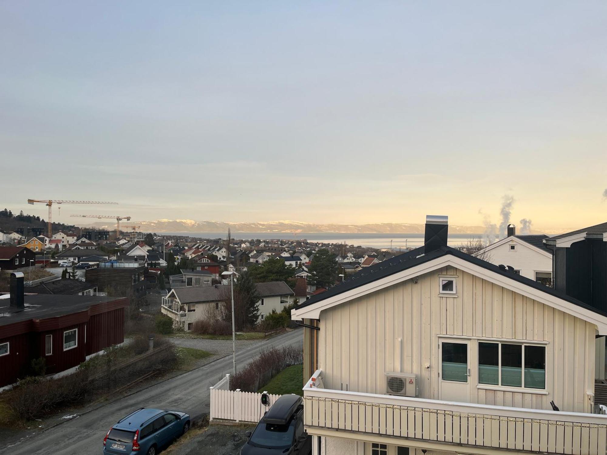 Cozy With A Fireplace, Well Connected To Bus, Quiet And View Over The Fjord Appartamento *