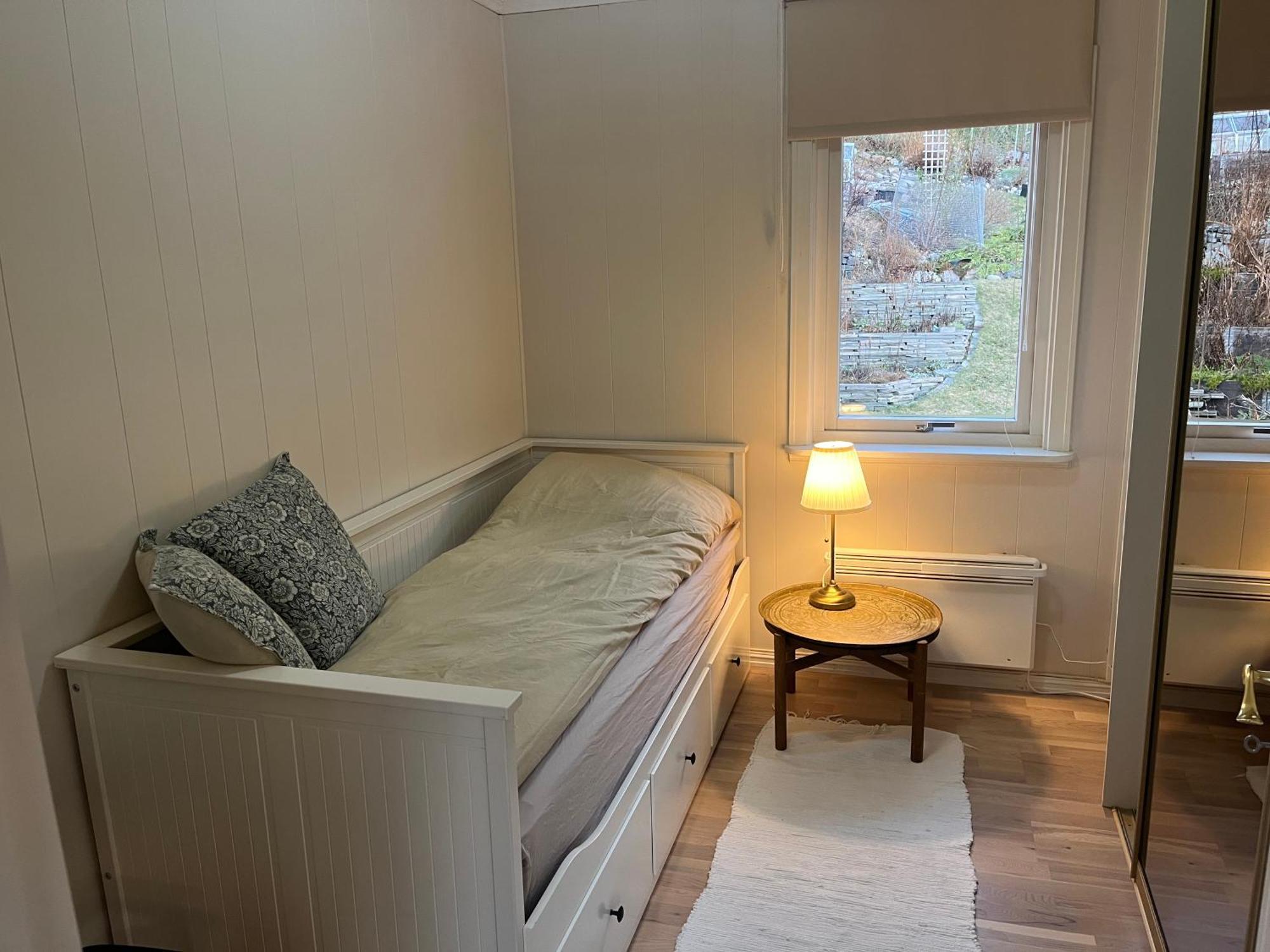 Cozy With A Fireplace, Well Connected To Bus, Quiet And View Over The Fjord